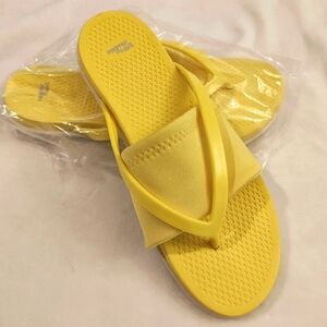 Dirty Laundry yellow thong flats